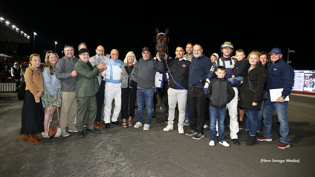 Beau Jangles and connections in the winner's circle