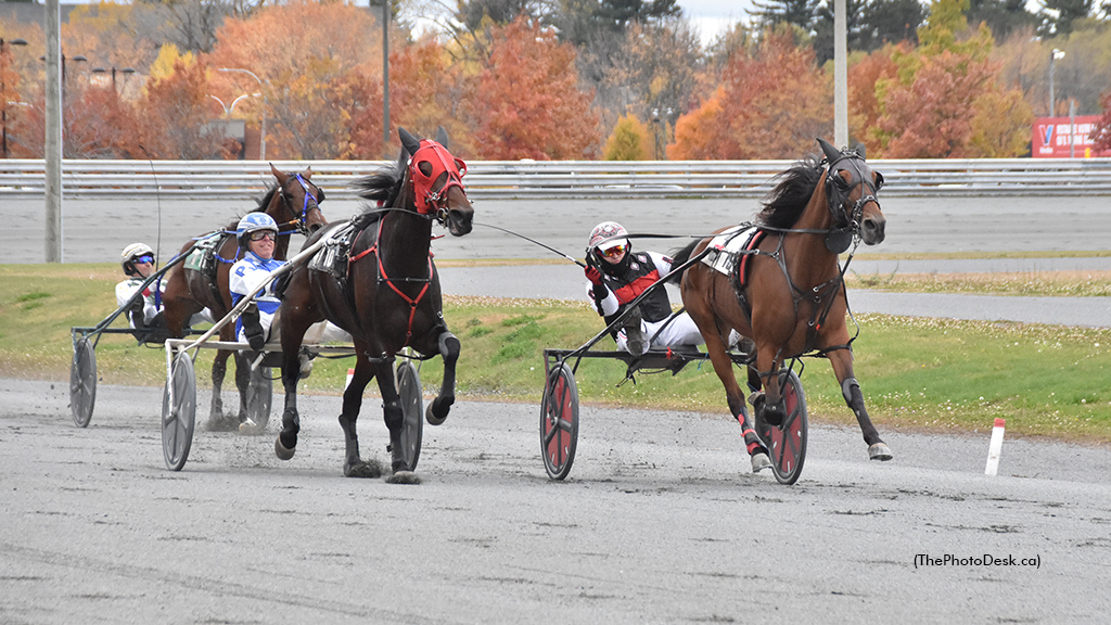 Paradise Moni winning at Hippodrome 3R