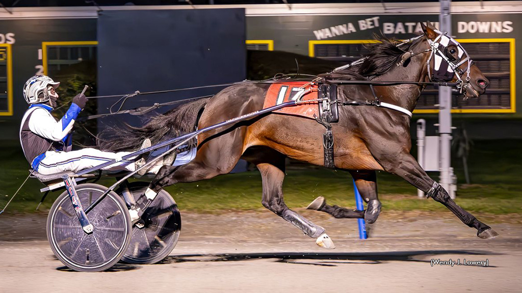 Itsoneofthose winning at Batavia Downs