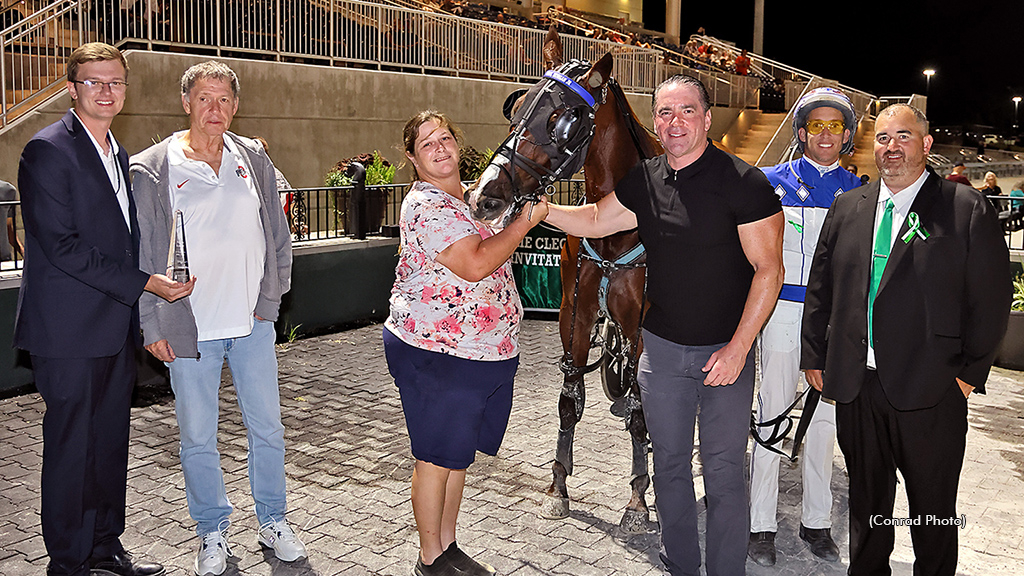 Dana Parham with Nadia Lobell champion Odds On Chesapeake