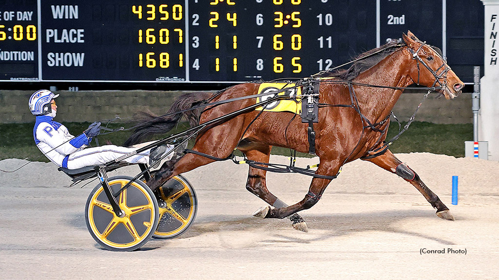 Whatchagonnado winning at Dayton Raceway