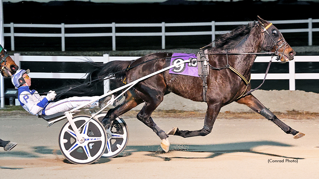 Oh Look Magic winning at Miami Valley Raceway