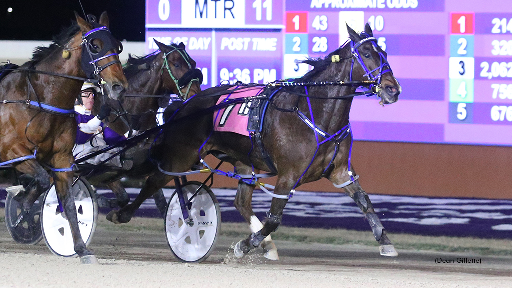 Little Rocket Man winning at Hoosier Park