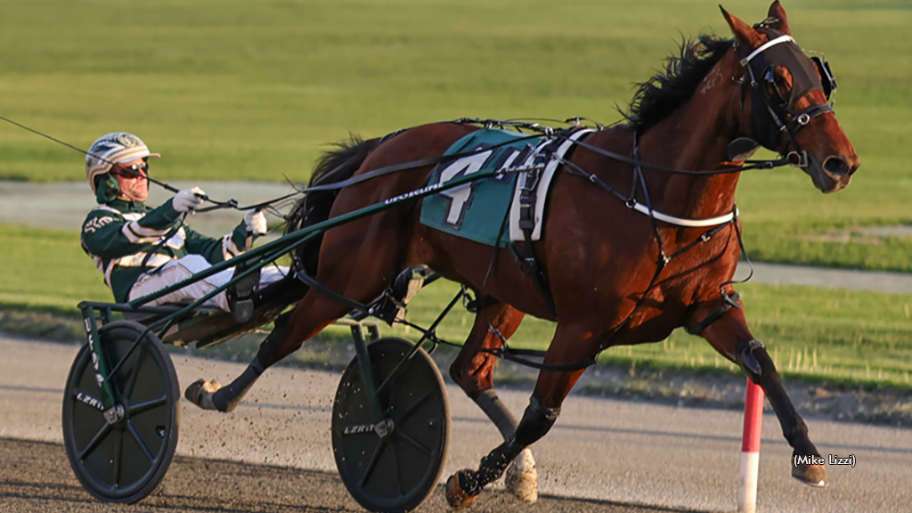 Coastal Babe N winning at Yonkers Raceway