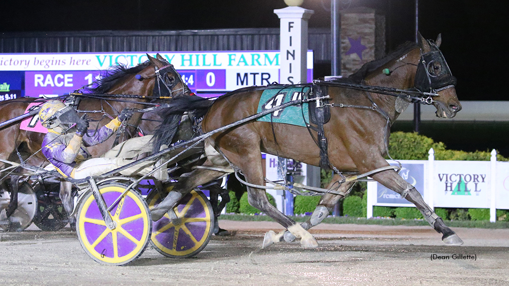 Crooked Smile winning at Hoosier Park