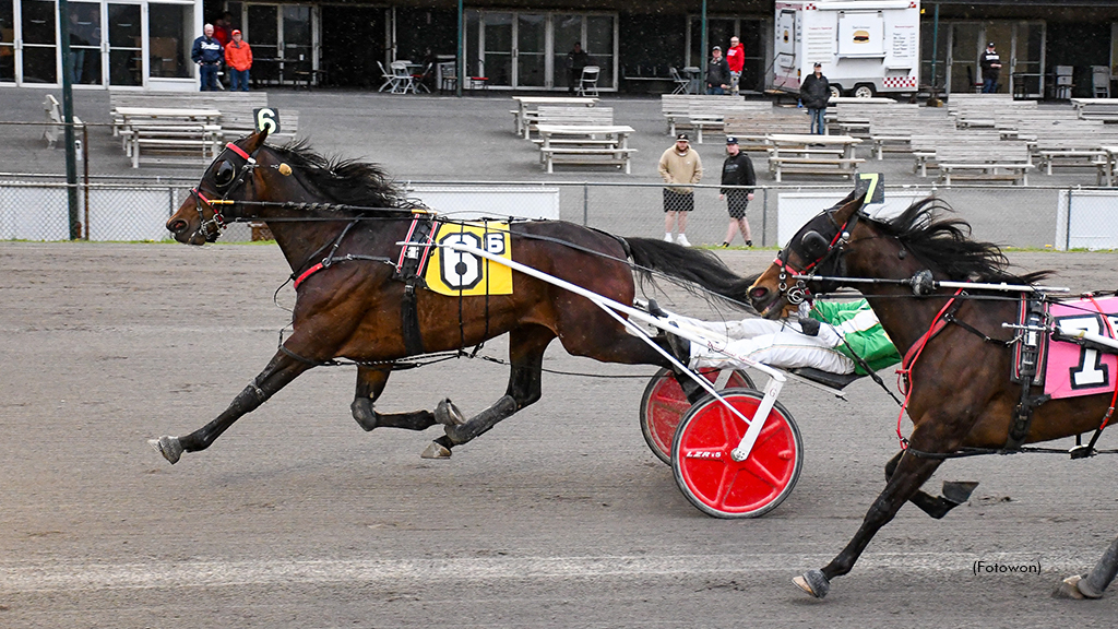 Delayed Hanover winning at Vernon Downs
