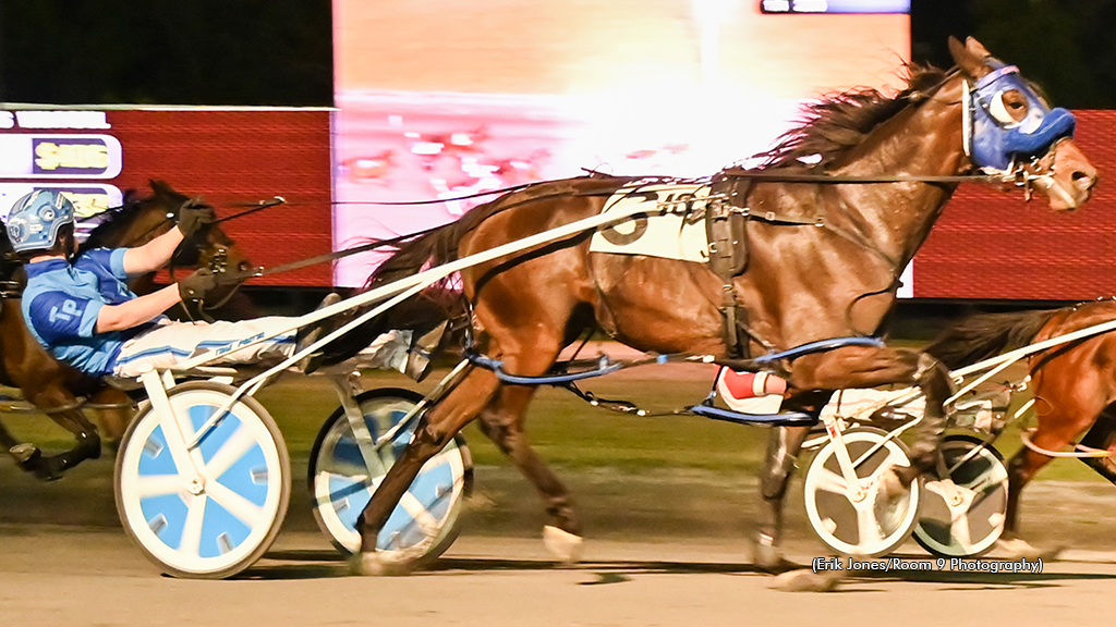 Fly High Cruiser winning at Rosecroft Raceway
