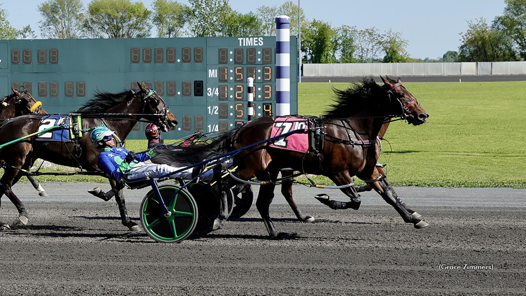 Miss Jum Jabber winning at Harrah's Philadelphia