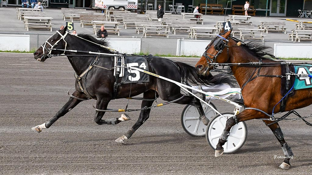 Natameri winning at Vernon Downs