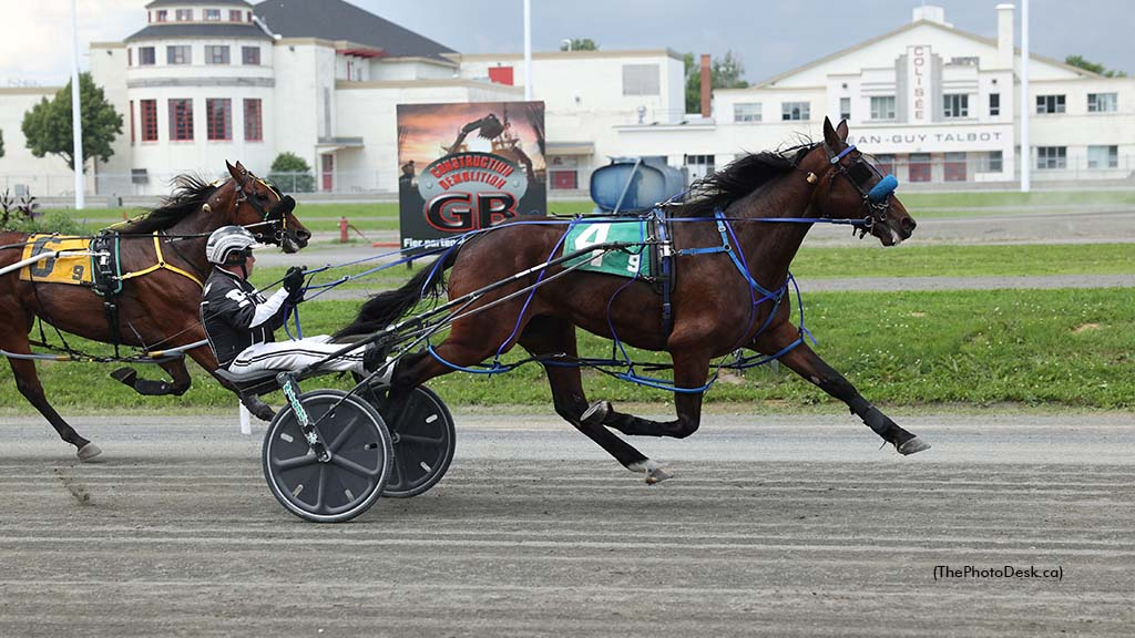 Boomboom Tonight winning at Hippodrome 3R