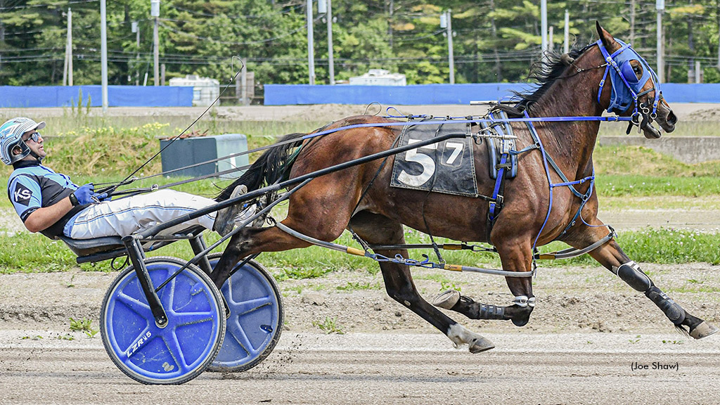 Snowonthepines winning at First Tracks Cumberland