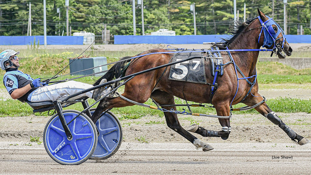 Snowonthepines winning at Bangor Raceway