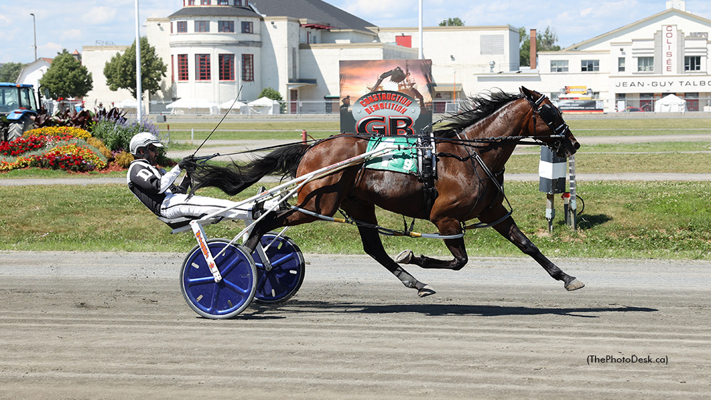 Enavant winning at Hippodrome 3R