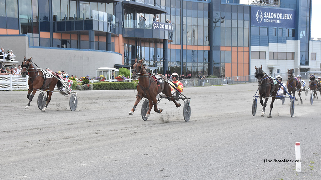 Golddiamond winning at Hippodrome 3R