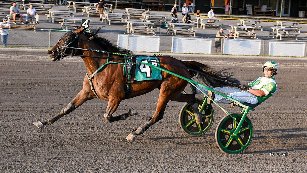 Little Town Road winning at Vernon Downs