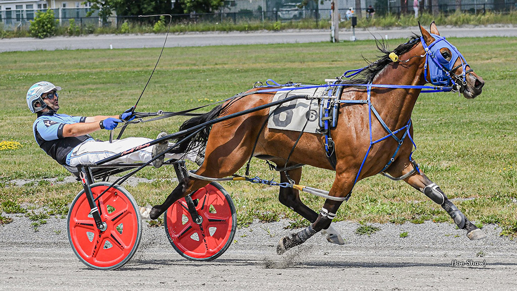 Snowonthepines winning at Bangor Raceway