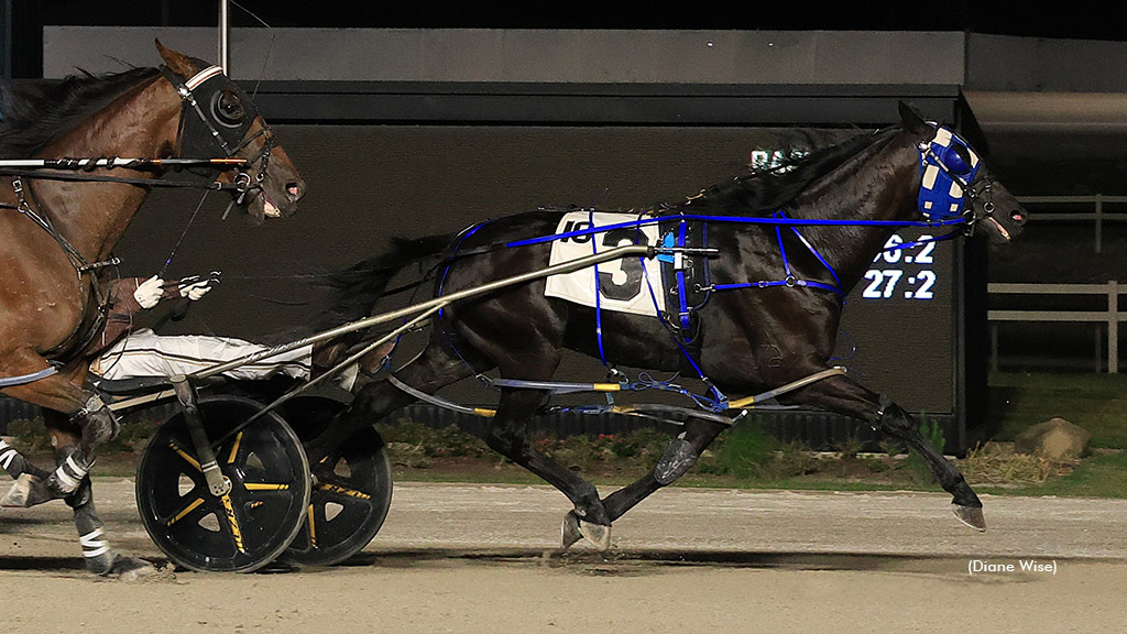 The Ebony Dragon winning at Northfield Park