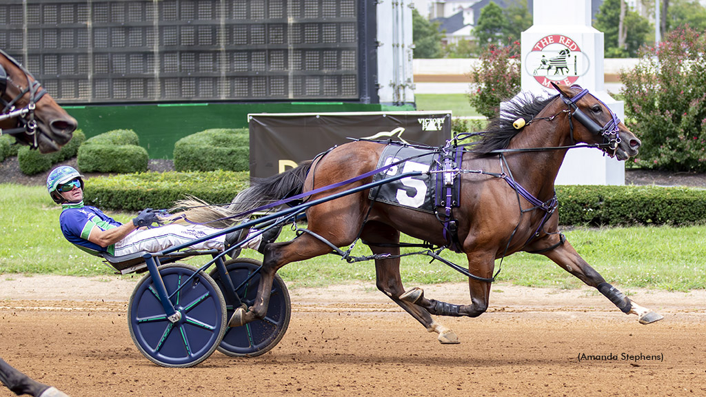 Banana Beach winning at The Red Mile