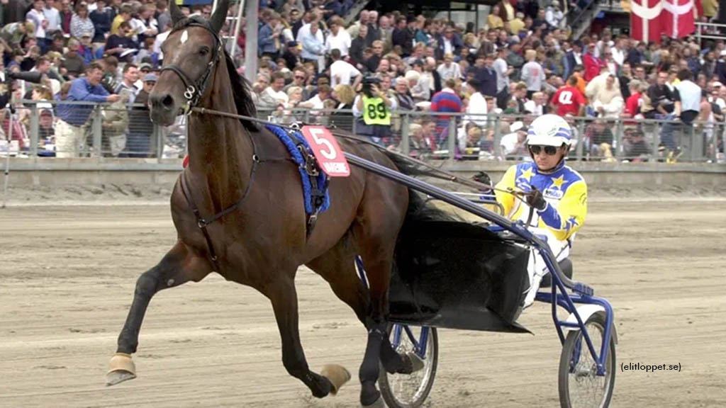 Varenne winning the 2002 Elitloppet