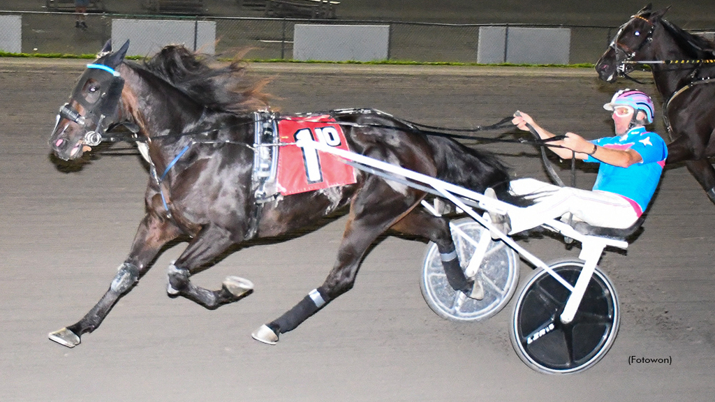 Emma Town Bud winning at Vernon Downs