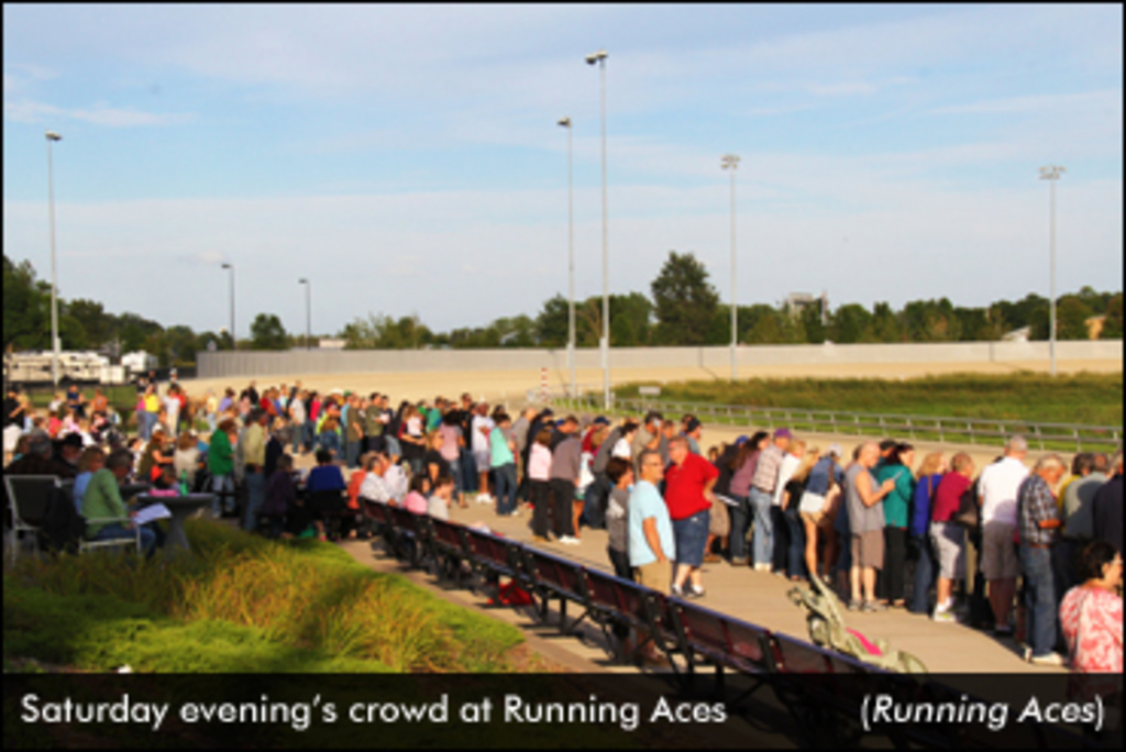 RunningAces-Crowd-2016.jpg