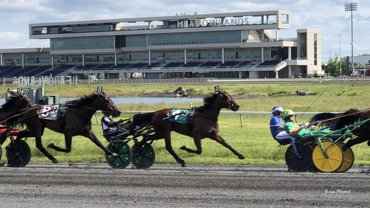 Meadowlands Racetrack qualifying action