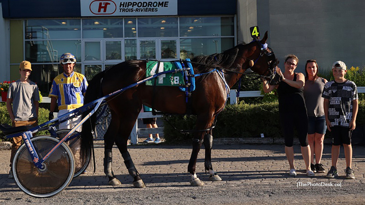 HP Felicity in the winner's circle at Hippodrome 3R