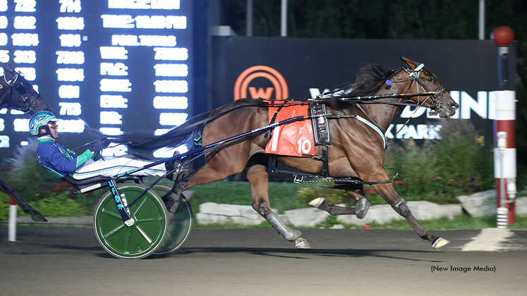 Ahundreddollarbill winning the 2021 Canadian Trotting Classic