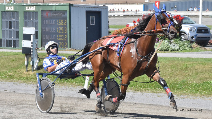 Royalty Beer and driver Louis-Philippe Roy winning at Hippodrome 3R