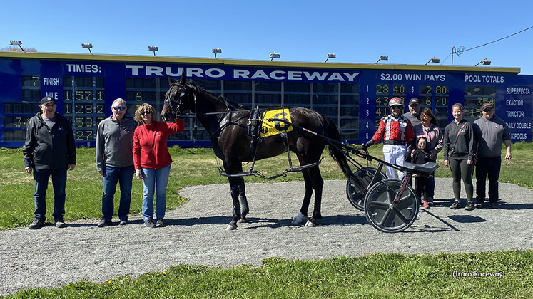 Batterup Hanover in the winner's circle at Truro Raceway