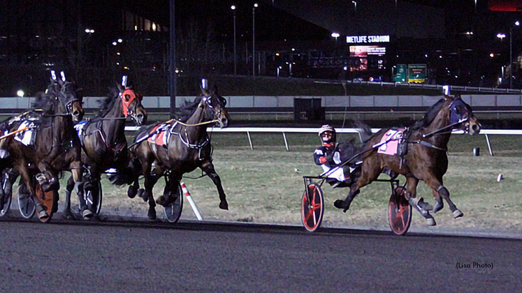 Smart As Hill winning at The Meadowlands