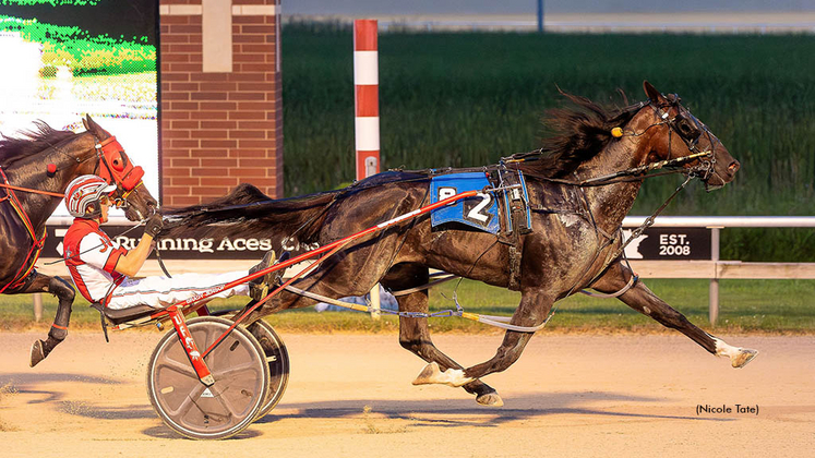 Muskateer Hanover winning at Running Aces