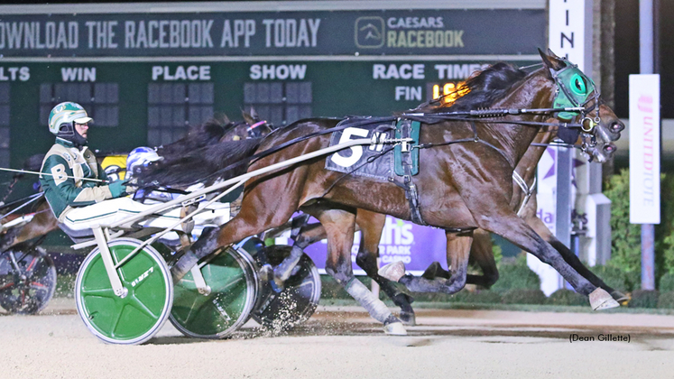 Gruesometwosome winning at Hoosier Park