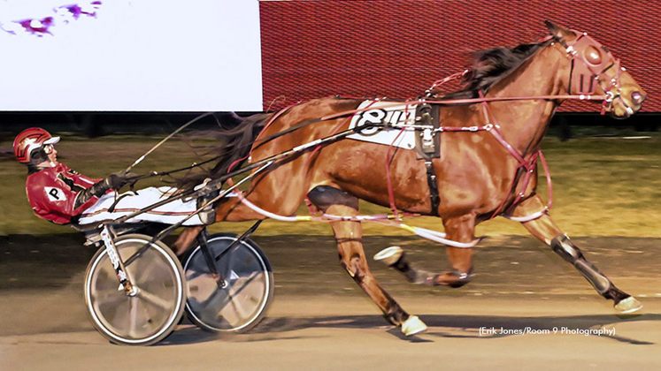 Dontmesswithles winning at Rosecroft Raceway