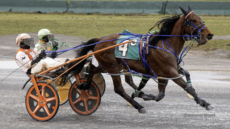 Livonjaxandqueens winning at Buffalo Raceway