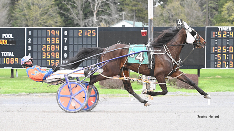 Lanjo Lee winning at Saratoga Raceway