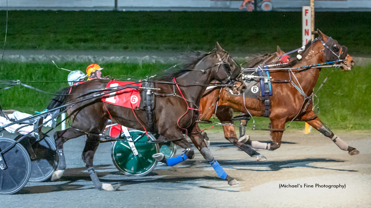 West Coast Beach winning at Fraser Downs