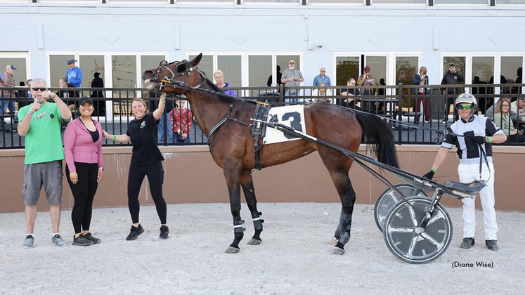 Desert Hayz win the Northfield Park winner's circle 