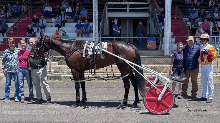 Proper Lady in the winner's circle at Shenandoah Downs
