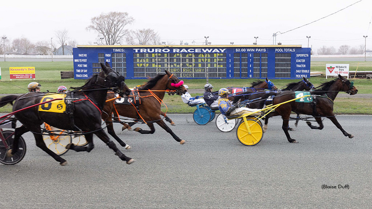 Qualifying action at Truro Raceway