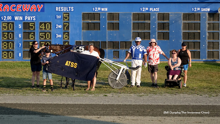 Oceanview Nikki in the winner's circle