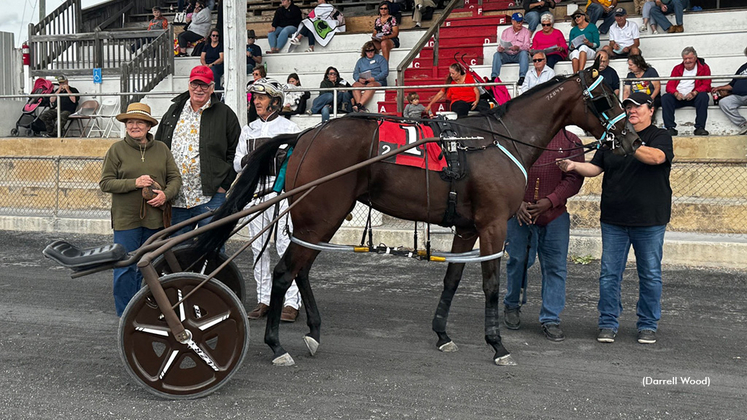 Caviart Daisy and connections in the winner's circle
