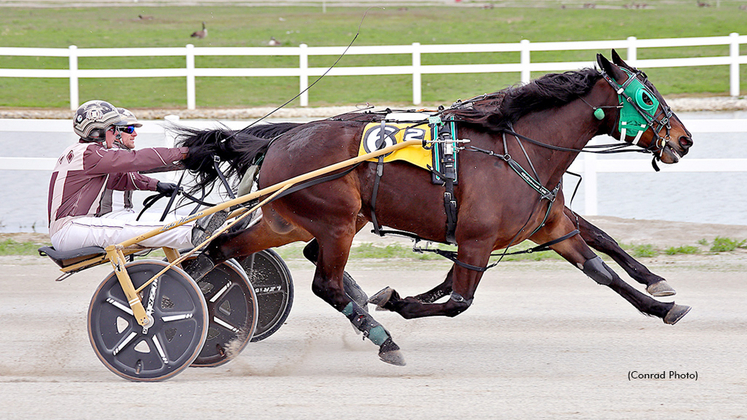 Adamsville Road winning at Miami Valley Raceway