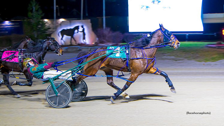 Diamond Ryder winning at Western Fair Raceway