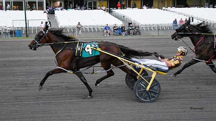 Shes A Streaker winning at Vernon Downs