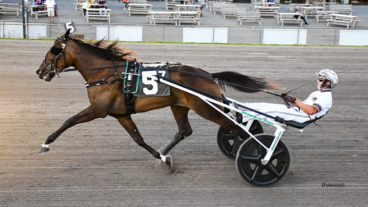 Kountry Plunge winning at Vernon Downs