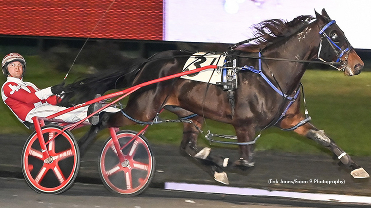 On The Cards N winning at Rosecroft Raceway