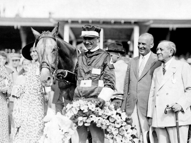 Greyhound-1935-640px.jpg